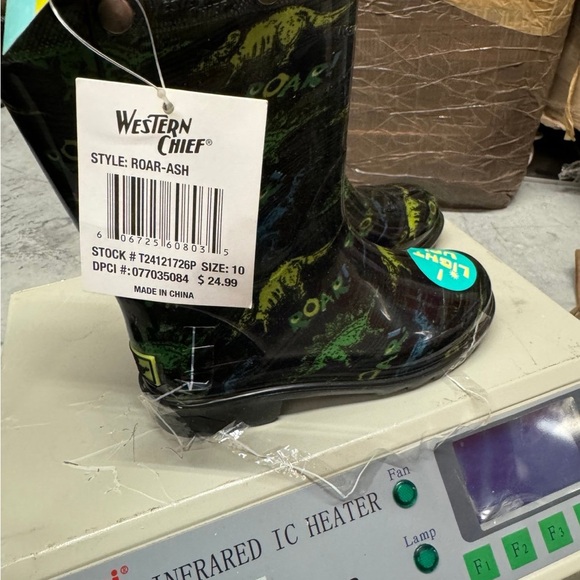 Lights up boots for kids - Picture 2 of 4